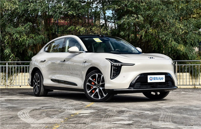 智己LS6车身外观