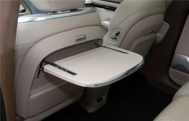 昊铂HT后排小桌板