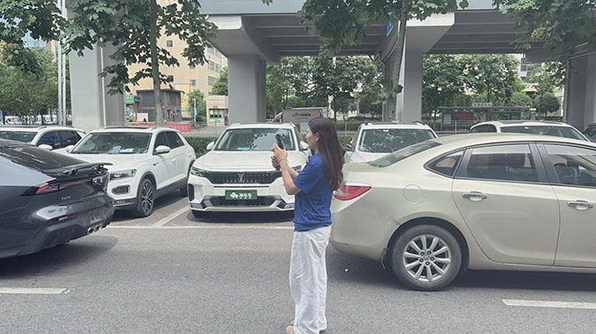 黄小清在直播中 黄小清在直播中