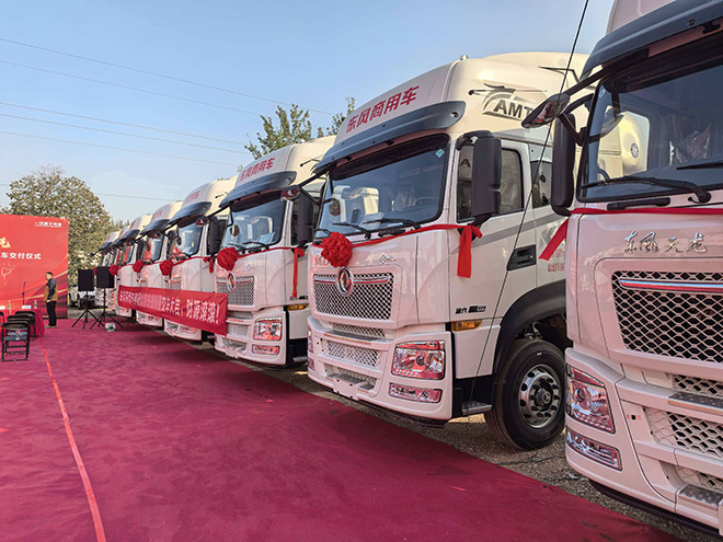 东风商用车向北京AJST交付50台东风天龙KL龙擎动力牵引车 东风商用车向北京AJST交付50台东风天龙KL龙擎动力牵引车