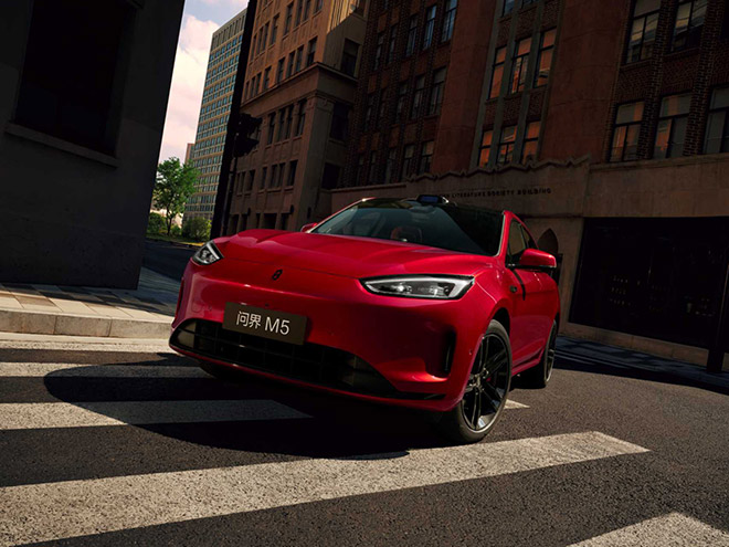 无惧大雾与拥堵 问界新M5 Ultra让冬日通勤更从容