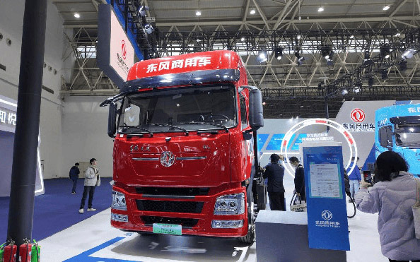 “15分钟级”兆瓦超充补能!东风天龙KL兆瓦超充牵引车给出高效运营最优解