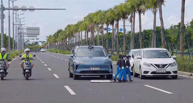 中汽研统一实测标准 鸿蒙智行展现全场景安全能力