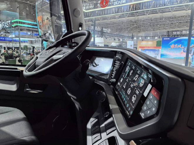 东风天龙GX智能干线牵引车助新手秒变老司机