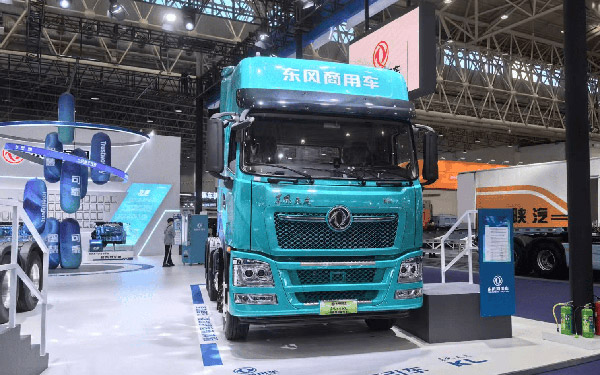 能上绿牌 续航无忧 东风天龙KL增程混动重卡亮相武汉车展