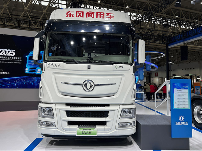 降本 合规兼得 东风天龙KX双擎混动牵引车