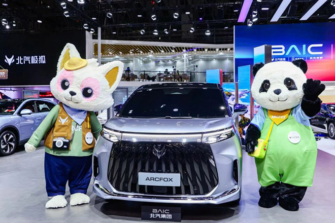 极狐首款中大型豪华MPV原型车