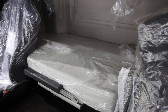 欧洲版东风天龙GX氢燃料电池牵引车