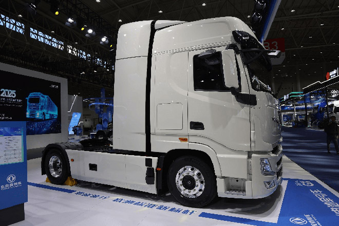 欧洲版东风天龙GX氢燃料电池牵引车