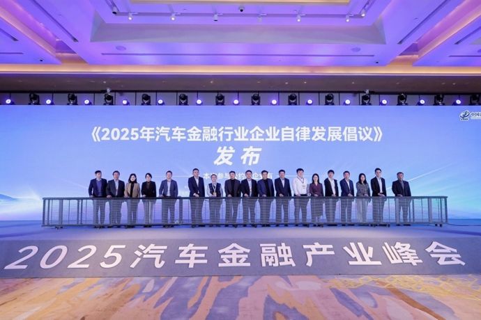 易鑫COO宋睿 右一 易鑫COO宋睿 右一