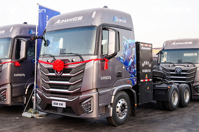 欧曼星翼新能源牵引车交付山西物流60台