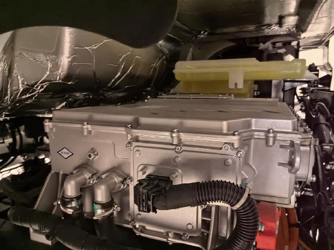 8×4纯电载货车 东风商用车新“兄弟”