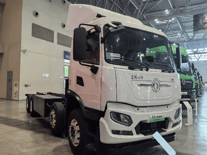 8×4纯电载货车 东风商用车新“兄弟”