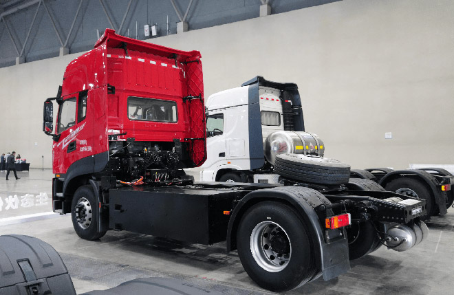 深度定制 东风天龙KL港口集运纯电牵引车