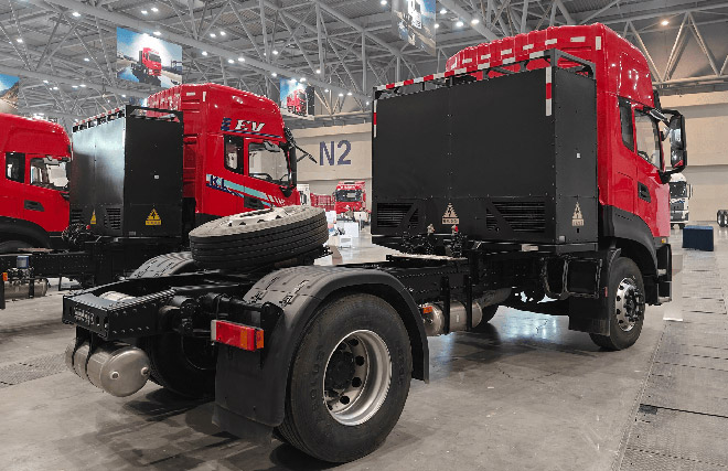 深度定制 东风天龙KL港口集运纯电牵引车