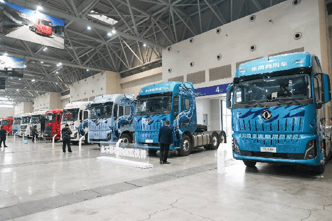 东风商用车2026年合作伙伴大会全新平台亮相  剑指17.6万台