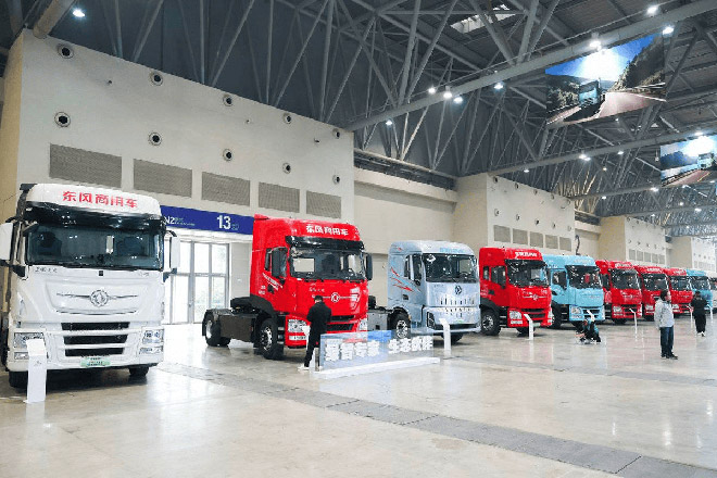 东风商用车2026年合作伙伴大会全新平台亮相  剑指17.6万台