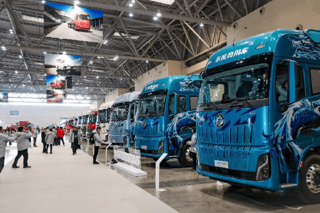 东风商用车2026年合作伙伴大会全新平台亮相  剑指17.6万台