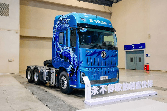 东风商用车2026年合作伙伴大会全新平台亮相  剑指17.6万台