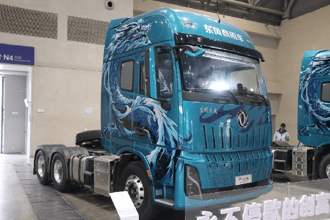 东风天龙KL+燃油牵引车