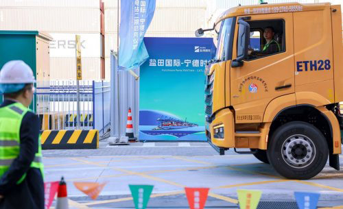 零碳港口新生态 盐田港再次批量引入欧曼银河5M换电重卡 零碳港口新生态 盐田港再次批量引入欧曼银河5M换电重卡