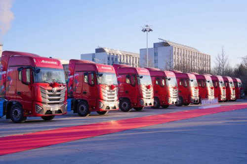 北汽福田欧曼星辉动力首批50台牵引车交付