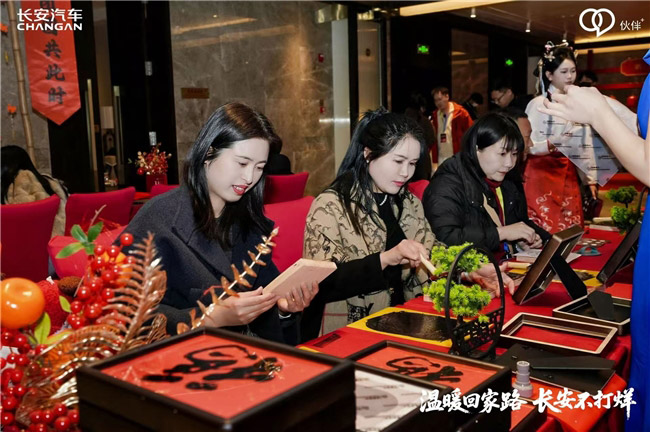 长安汽车“温暖回家路 长安不打烊”郑州站