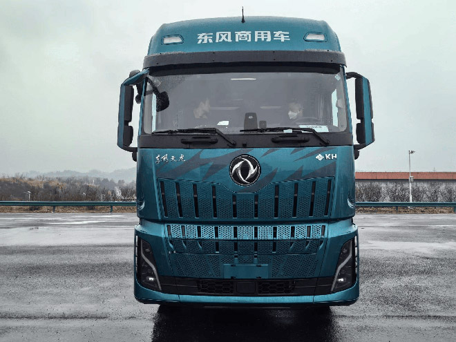 400卡友抢先试驾东风天龙KH