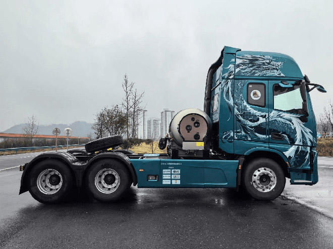 400卡友抢先试驾东风天龙KH