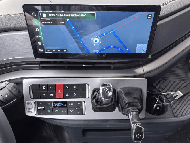 400卡友抢先试驾东风天龙KH