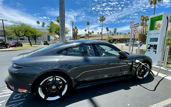 兰博基尼放弃纯电超跑计划，全面转向插混技术_图片新闻