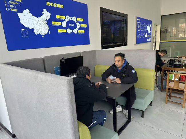 郝乐乐服务客户中