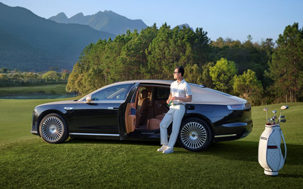 从果岭到座舱,尊界S800如何成为时代精英的“移动精神自留地”?