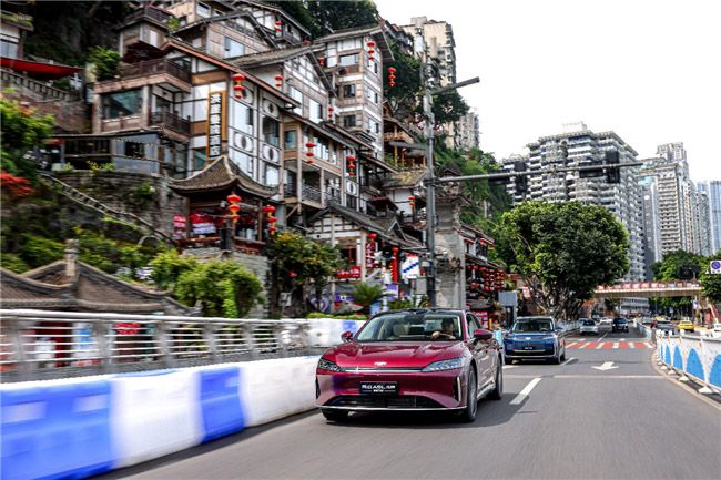 风云猎鹰驾辅挑战赛·重庆站 征服8D魔幻山城