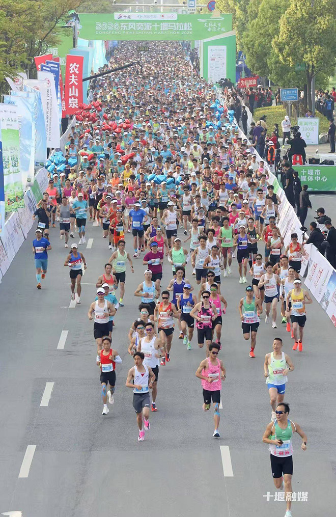 硬核双车亮相堰马 东风商用车两大主力车型领跑物流运输新赛道 