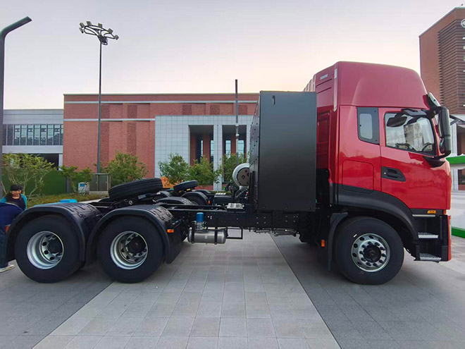 硬核双车亮相堰马 东风商用车两大主力车型领跑物流运输新赛道 