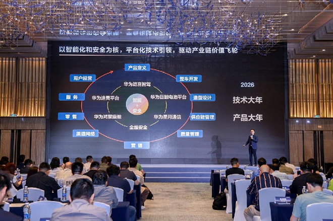 华为巨鲸电池全周期护航 重塑新能源汽车安全新高度