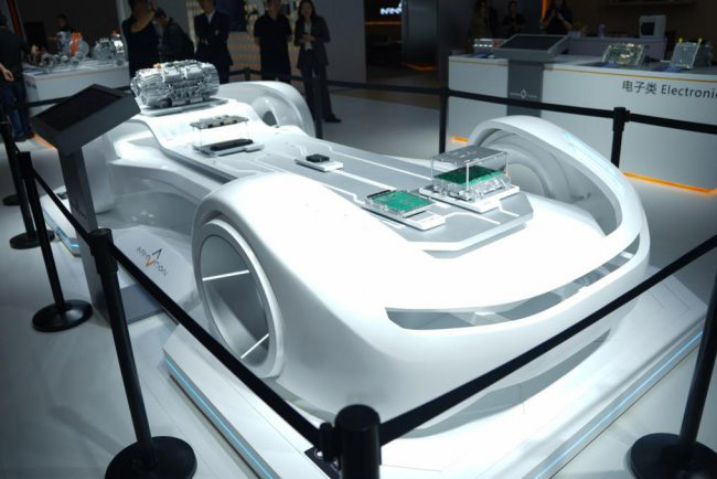 底盘将EDU、ODP、ADCU、PCMU、BMS等核心单元融为一体