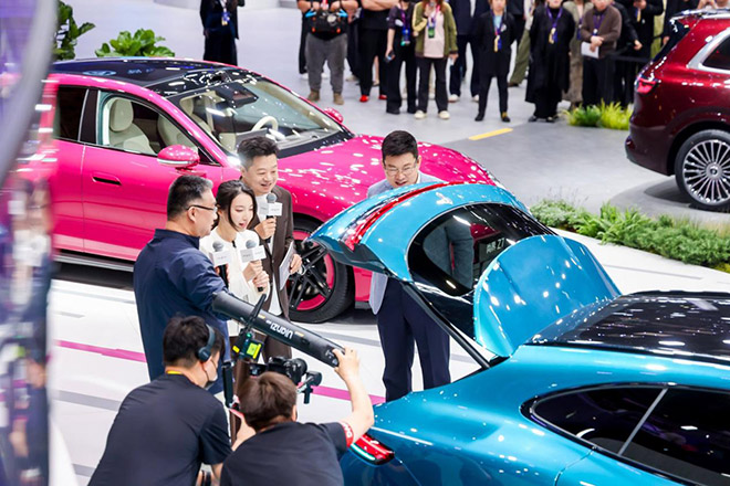 全栈技术赋能 鸿蒙智行定义智能出行未来格局