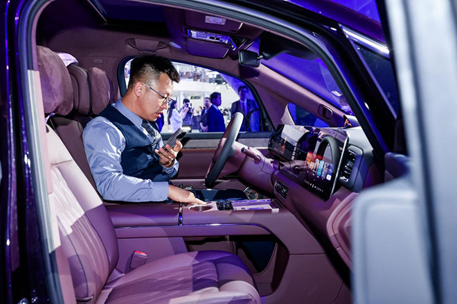 全栈技术赋能 鸿蒙智行定义智能出行未来格局