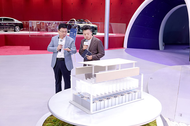 全栈技术赋能 鸿蒙智行定义智能出行未来格局