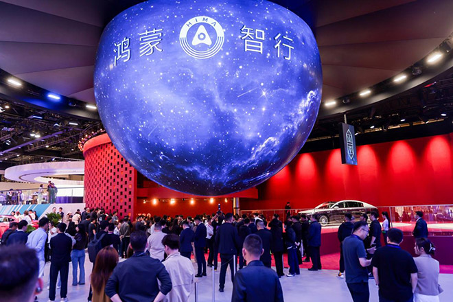 全栈技术赋能 鸿蒙智行定义智能出行未来格局