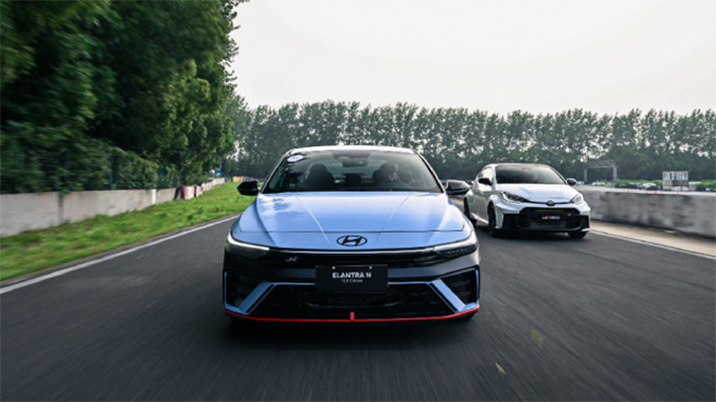 到场嘉宾驾驶Elantra N TCR Edition和GR YARIS于赛道中驰骋 到场嘉宾驾驶Elantra N TCR Edition和GR YARIS于赛道中驰骋